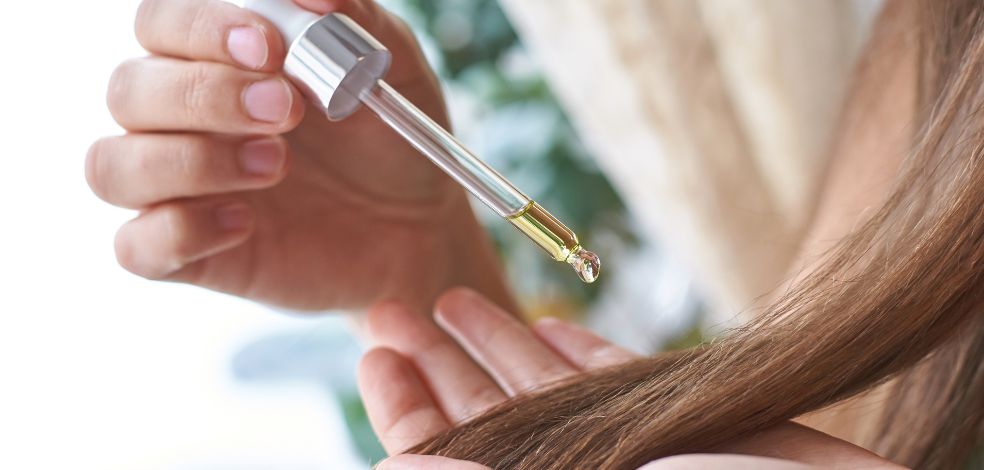 Czym jest olejowanie włosów