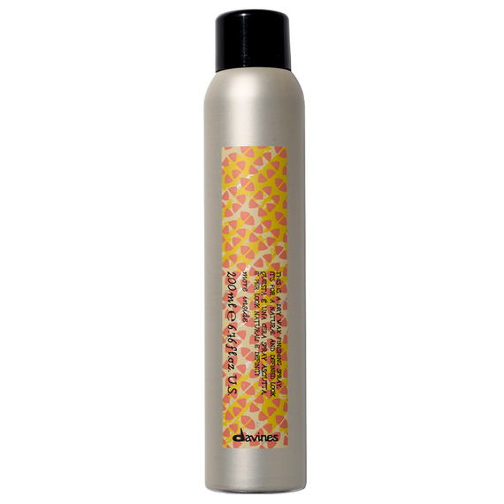 Spray Davines MORE INSIDE z efektem suchego wosku do wykończenia stylizacji włosów