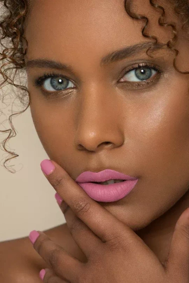 Pomadka Andreia Professional Kissproof 07 Dusty Rose matowa o pełnym kryciu w płynie 8 ml