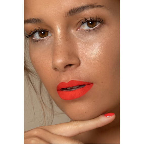 Pomadka Andreia Professional Kissproof 09 Grapefruit matowa o pełnym kryciu w płynie 8 ml